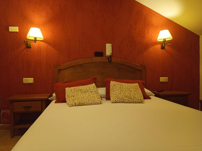 Bedroom 2, hostal Decerca Pradena, Segovia