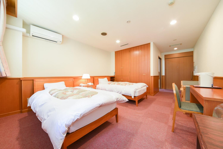 Bedroom 2, Hotel Omaruyama, Sakura