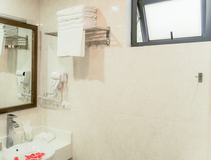Bathroom 4, Moon Hotel Apartment, Cầu Giấy