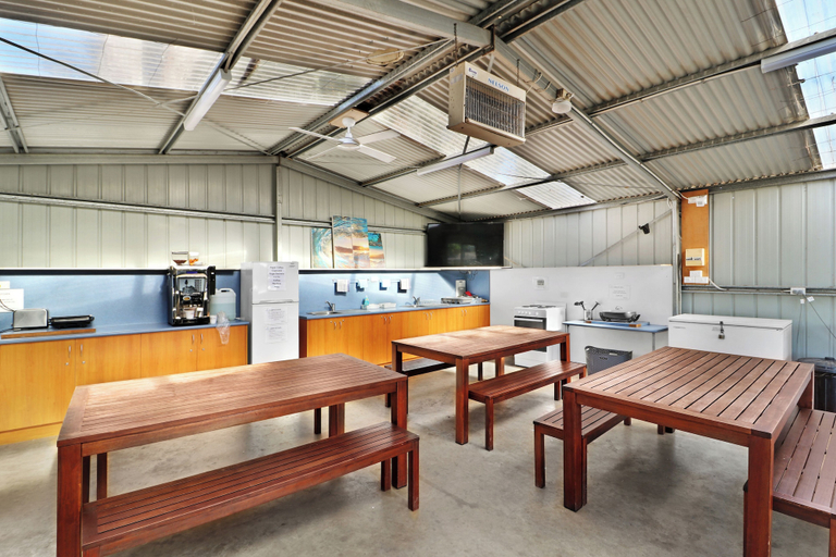 Food & Drinks, Portland Tourist Park, Glenelg - Portland