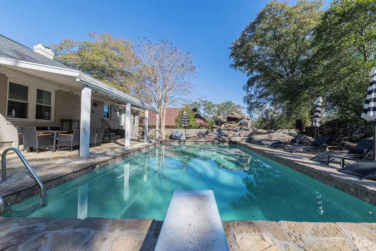 Sport & Beauty 4, Charming Columbus Retreat 3BR Pool&Games, Muscogee