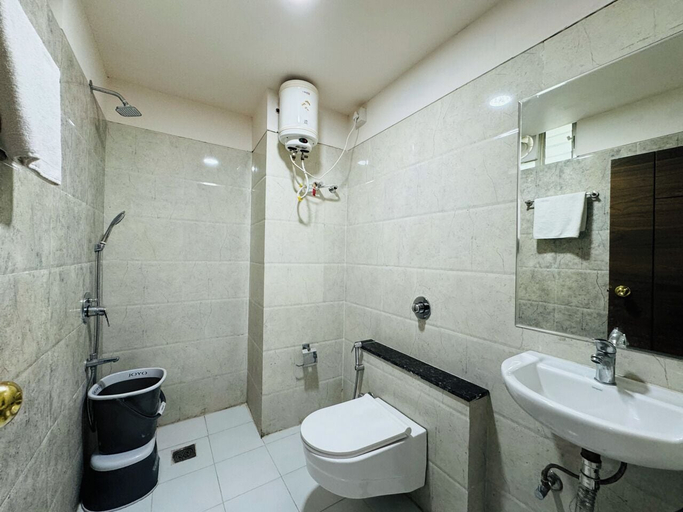 Bathroom 4, Col's Hotel Uphaar, Ujjain