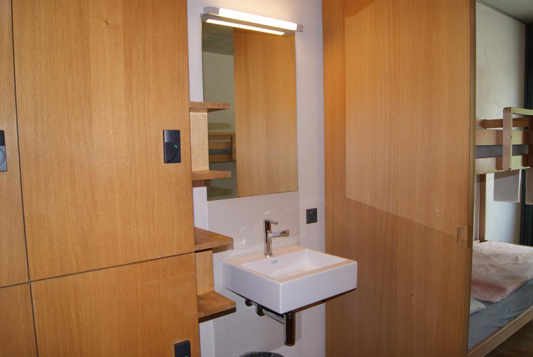 Bathroom 4, Interlaken Youth Hostel, Interlaken