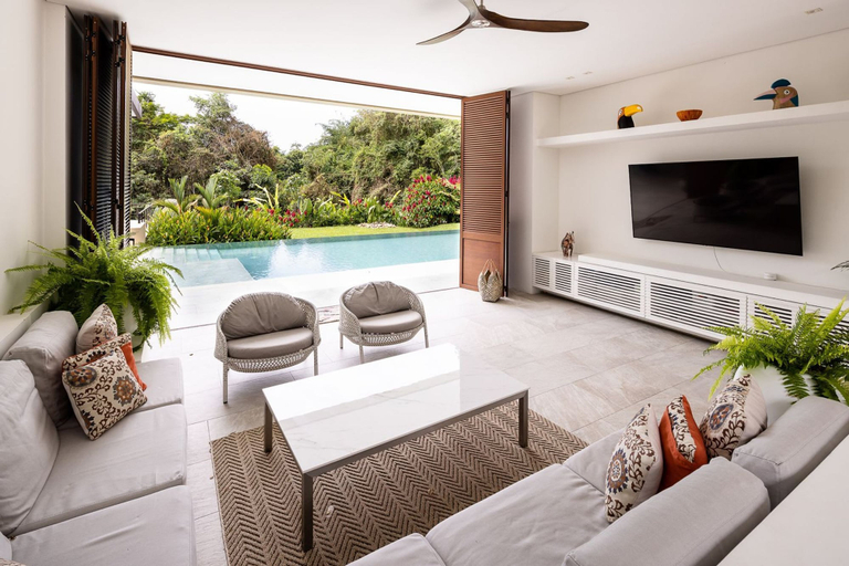 Room 3, w Mind-blowing 4BR Villa w Pool at Mesa de Yeguas, Anapoima