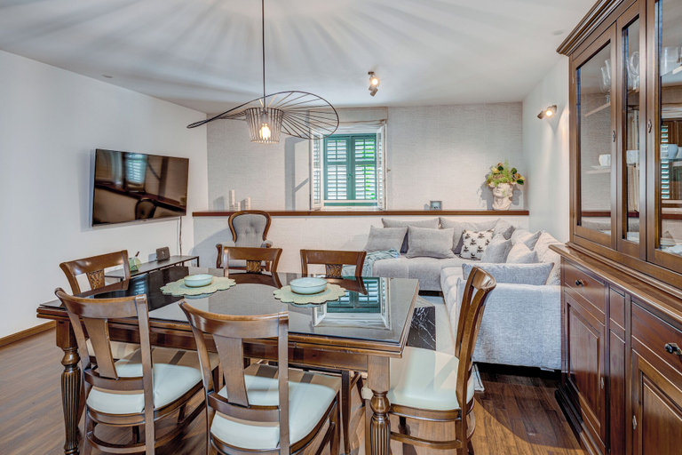 Others 5, MAJESTIC 3-Bedroom Luxury Apartment, Split
