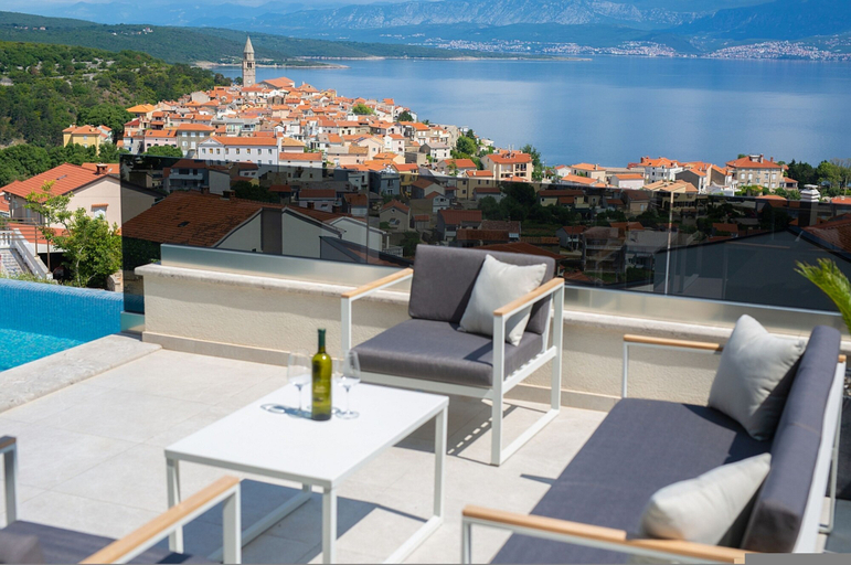 Room 4, Villa Majestic With Sauna and Beautiful Views, Vrbnik