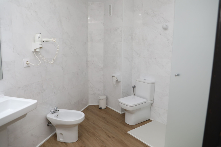 Bathroom 5, Hostal La Janda, Cádiz