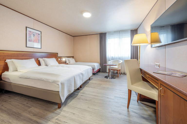 Bedroom 3, Hotel Neue Post Innsbruck, Innsbruck
