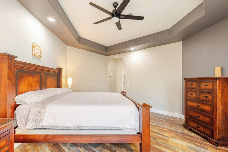 Bedroom 3, Luxury 3Story Private Pool 8BR Retreat, Bastrop