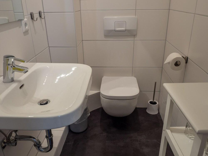 Bathroom 5, Boutique Hotel Villa Monika, Nordfriesland
