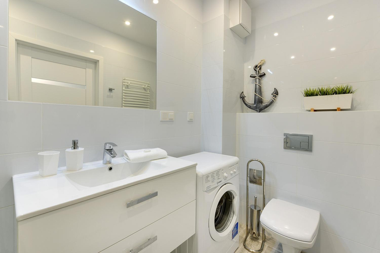 Bathroom 2, Aura Island Apartments Old Town, Gdańsk City