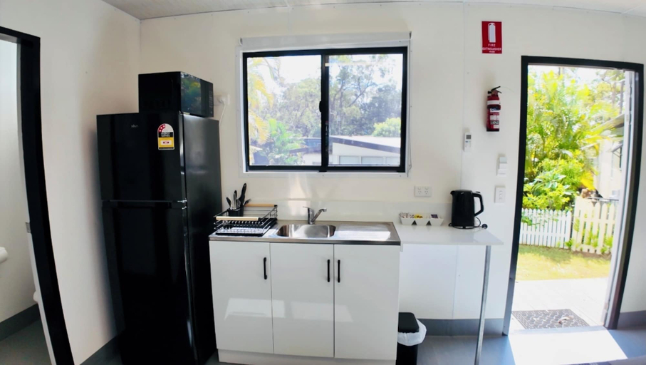 Private kitchen, MIDTOWN CARAVAN PARK, Bundaberg