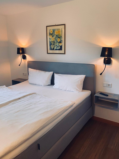 Bedroom 2, Gasthaus - Hotel Alt Furstatt, Rosenheim