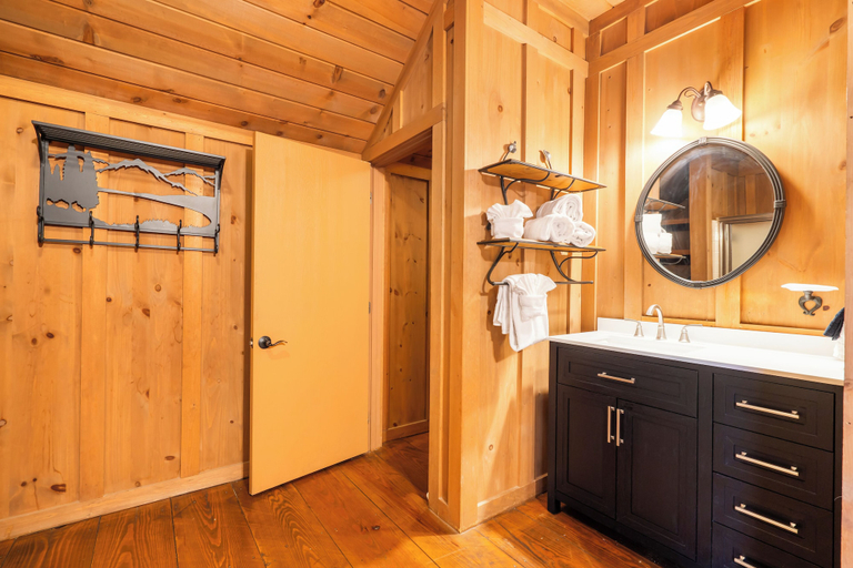 Bathroom 4, Cabins at Green Mountain, Taney