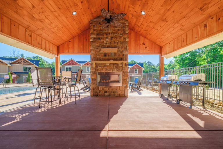 Outdoor dining 4, Running Bear, Sevier
