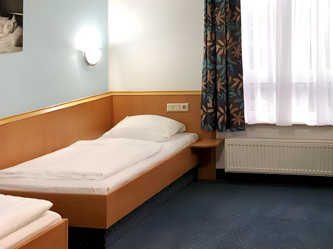 Bedroom 3, DORMERO Hotel Bretten, Karlsruhe