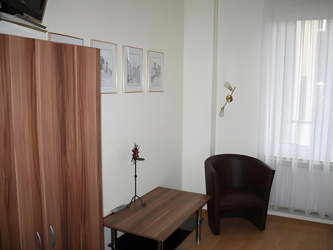 Others 5, Hotel-Nachtwachter, Unna