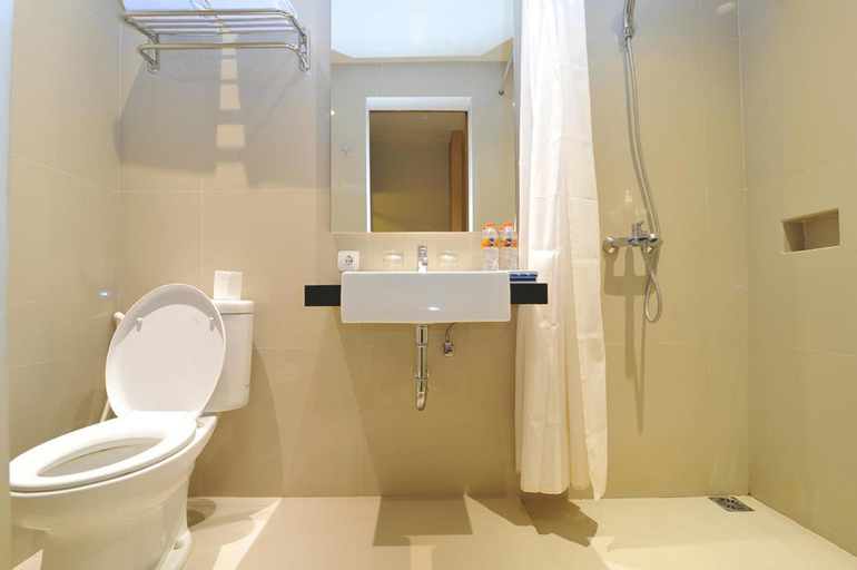 Bathroom, Aveon Express by Daphna International, Yogyakarta
