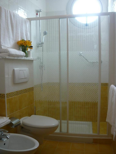 Bathroom 4, Hotel Lily, Venezia