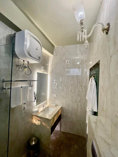 Bathroom 4, Sheeshmahal By Oladar, Udaipur