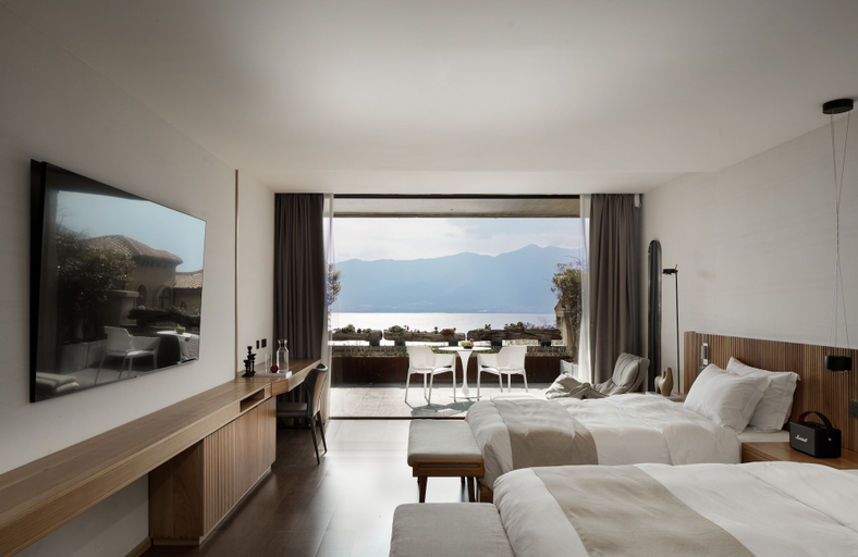 Bedroom 3, Clouds on the Horizon, Dali Bai
