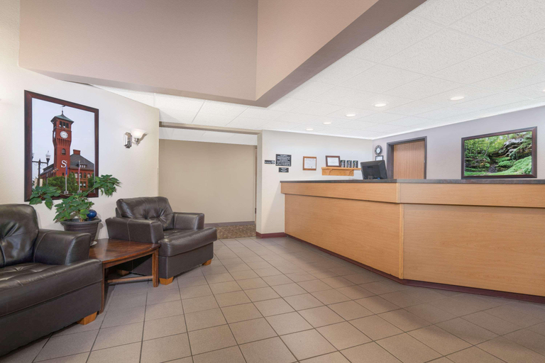 Public Area 2, Super 8 by Wyndham Menomonie WI, Dunn