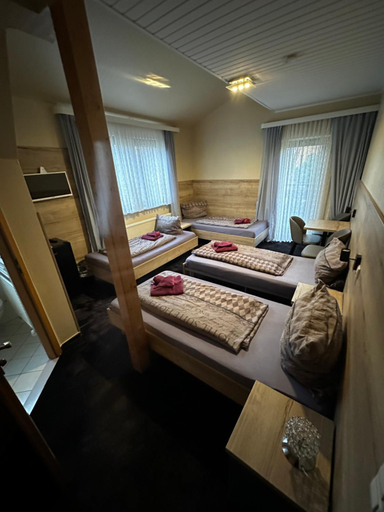 Bedroom 4, Hotel Pension Pamina, Berlin