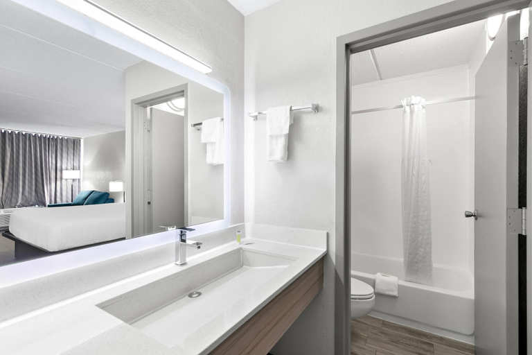 Bathroom 4, Days Inn by Wyndham Seneca / Clemson Area, Oconee
