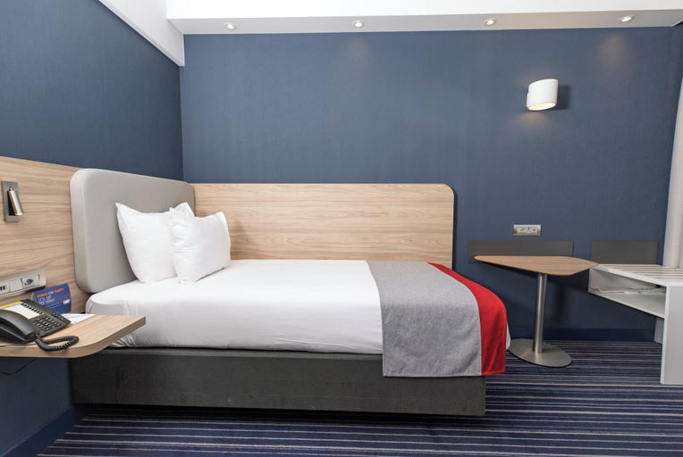 Bedroom 2, Holiday Inn Express GENEVA AIRPORT by IHG, Genève