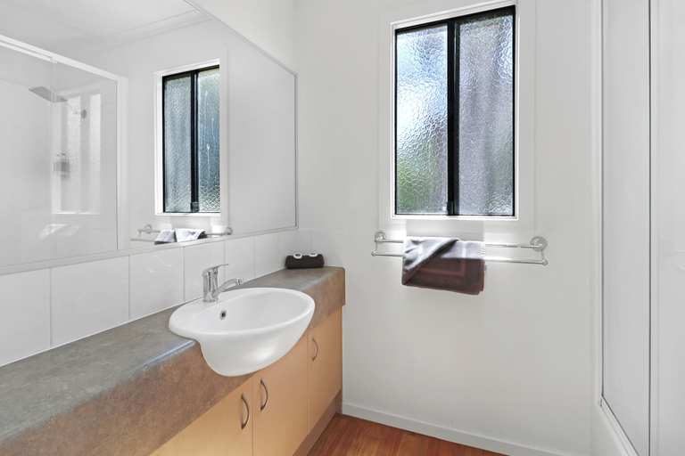 Bathroom 3, Portland Tourist Park, Glenelg - Portland