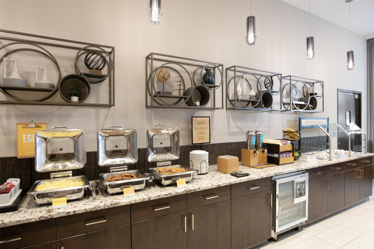 Food & Drinks 5, Hampton Inn & Suites Portsmouth Downtown, Rockingham