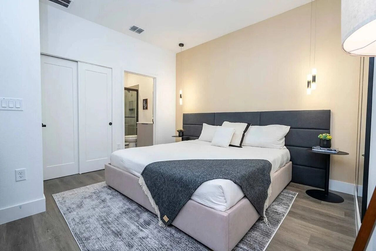 Room 3, Luxury Villas Collection - Near Parks & Shopping, Osceola