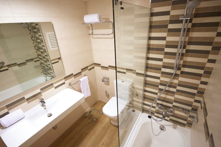 Bathroom 5, Invisa Hotel Ereso All Inclusive, Baleares