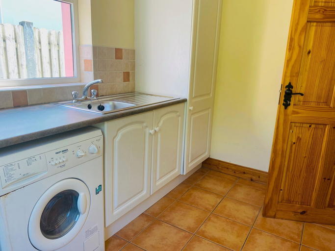 Room 5, Convenient Spacious 3 Bedroom Home in Kenmare Town