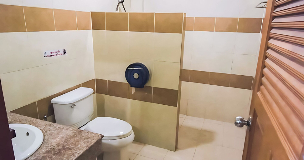 Bathroom, Anchalee Garden Hotel, Wiang Sa