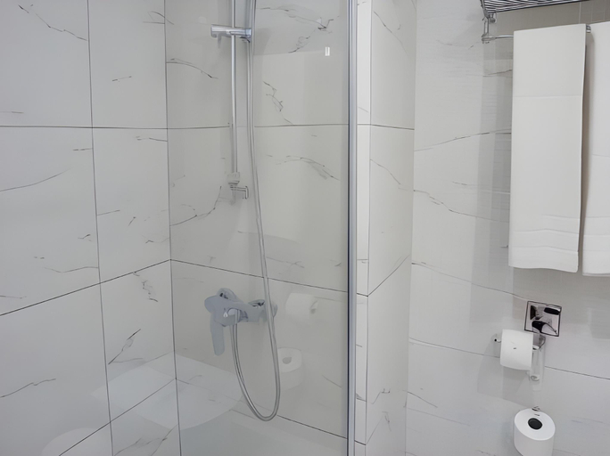 Bathroom 5, Nestor Hotel
