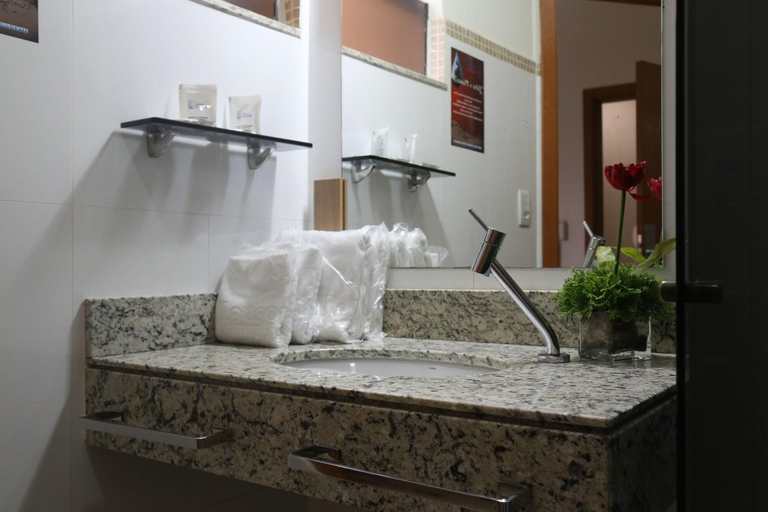 Bathroom 4, Larison Executive - by Easy Hoteis, Porto Velho