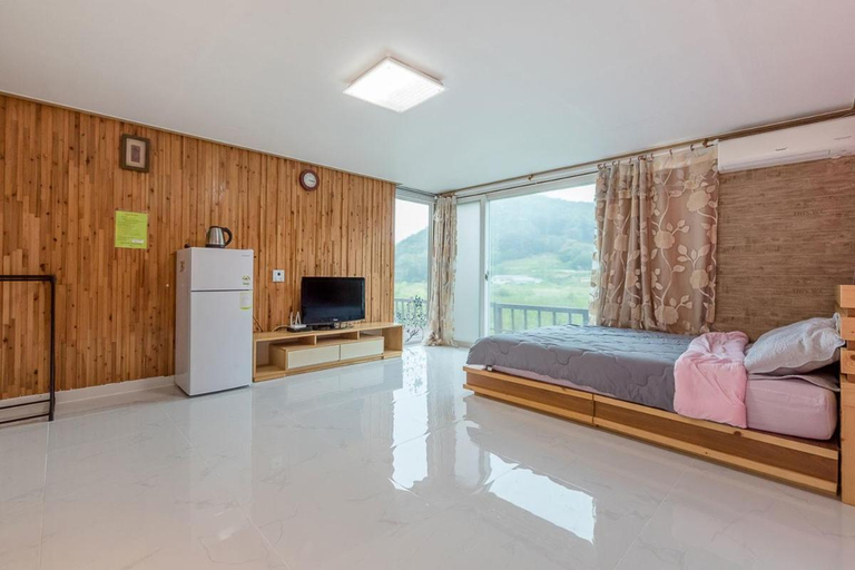 Others 3, Pozu Marine Pension, Paju