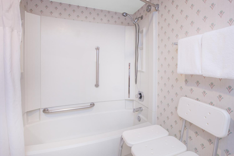Bathroom 4, Days Inn by Wyndham Sherman, Grayson