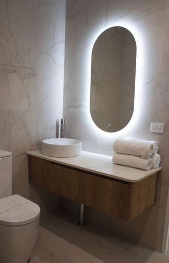 Bathroom 4, Seabreeze Beach Hotel, Kempsey