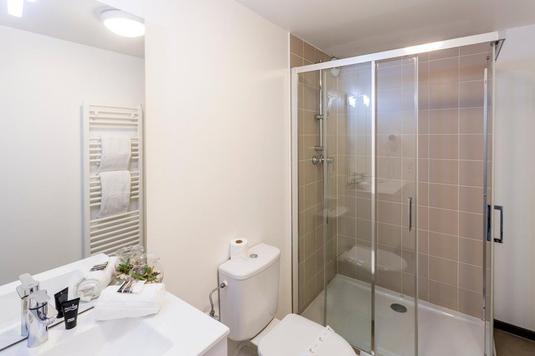 Bathroom 4, Nemea Appart Hotel Elypseo Strasbourg Port, Bas-Rhin