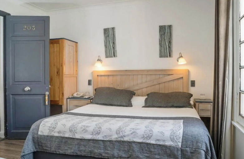 Room 5, El Rosedal, Santiago