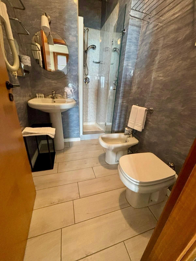 Bathroom 4, B&B HOTEL Pesaro Des Bains, Pesaro E Urbino