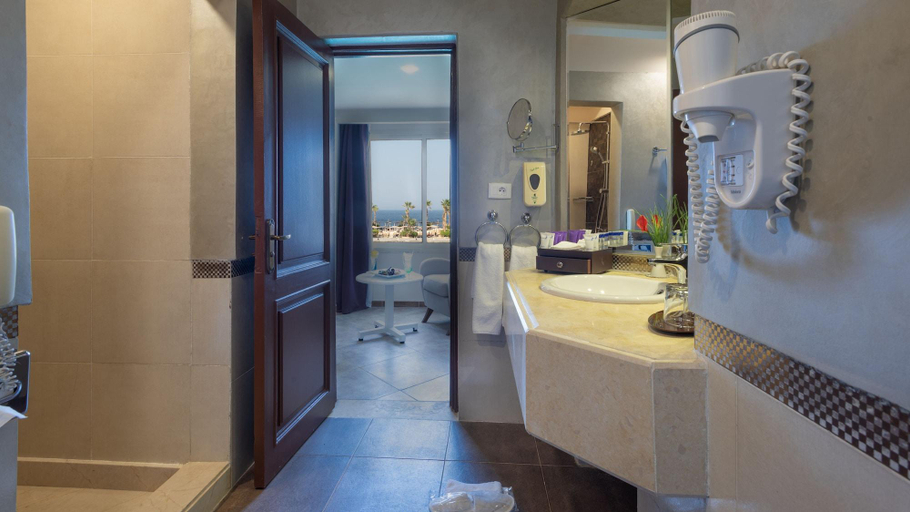 Bathroom 5, Pickalbatros Citadel Resort Sahl Hasheesh, Safaja