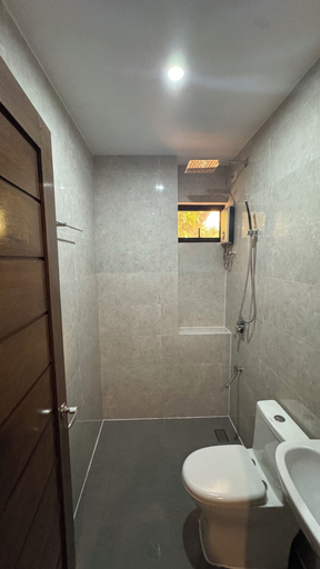 Bathroom 3, Tiwis Travellers Inn, Puerto Princesa City