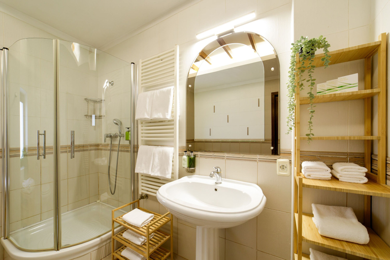 Bathroom 3, Zaivan Retreat, Breaza De Jos