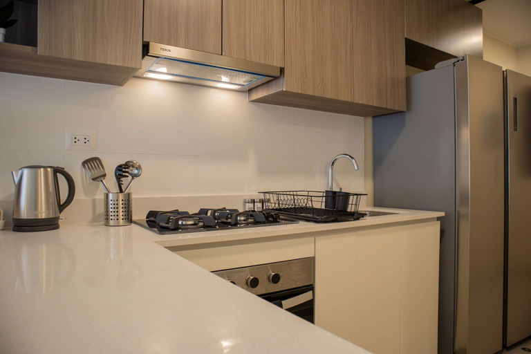 Room 2, w Striking 1BR w Perfect Balcony Near Kennedy Park, Lima