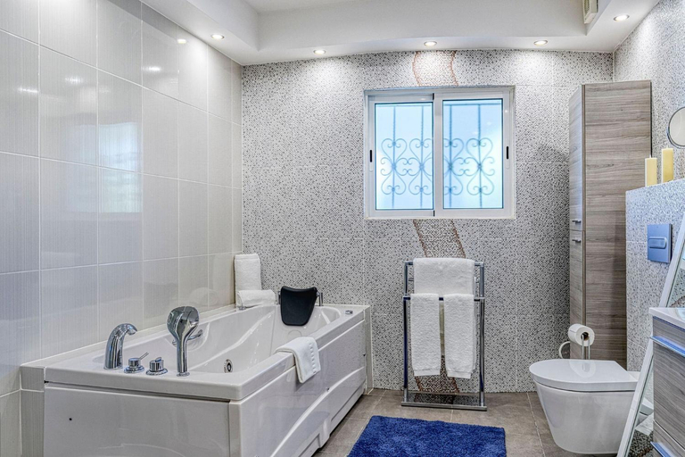 Bathroom 4, Golfinhos - MAGNIFICENT & SPACIOUS 5 BEDROOM VILLA, Lagoa