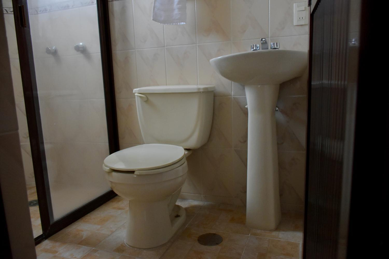 Bathroom 3, Hotel Yara, Villa Guerrero