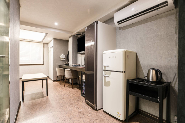 Others 4, Hotel Louize, Songpa